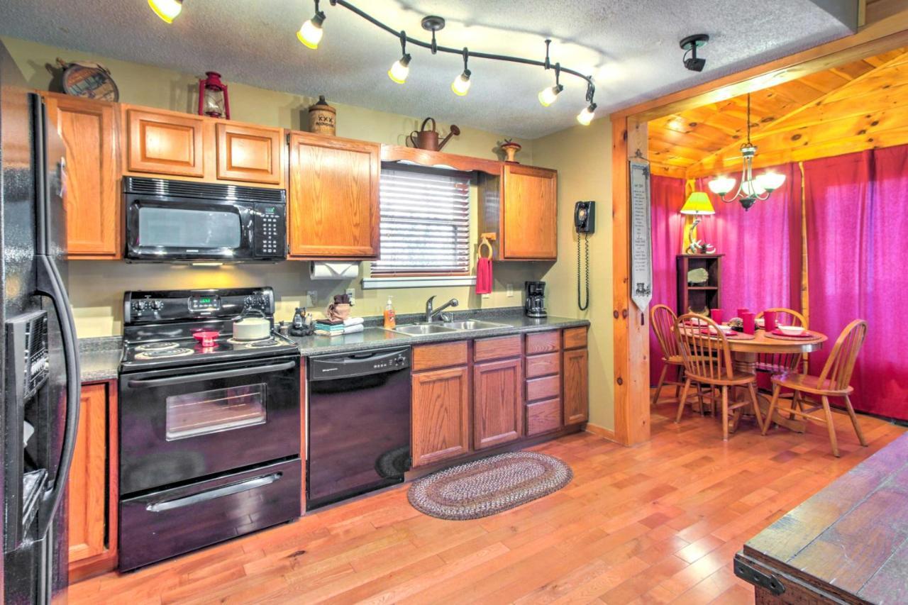 Tree Top Dream Cabin With Hot Tub In Gatlinburg! Vila Exterior foto